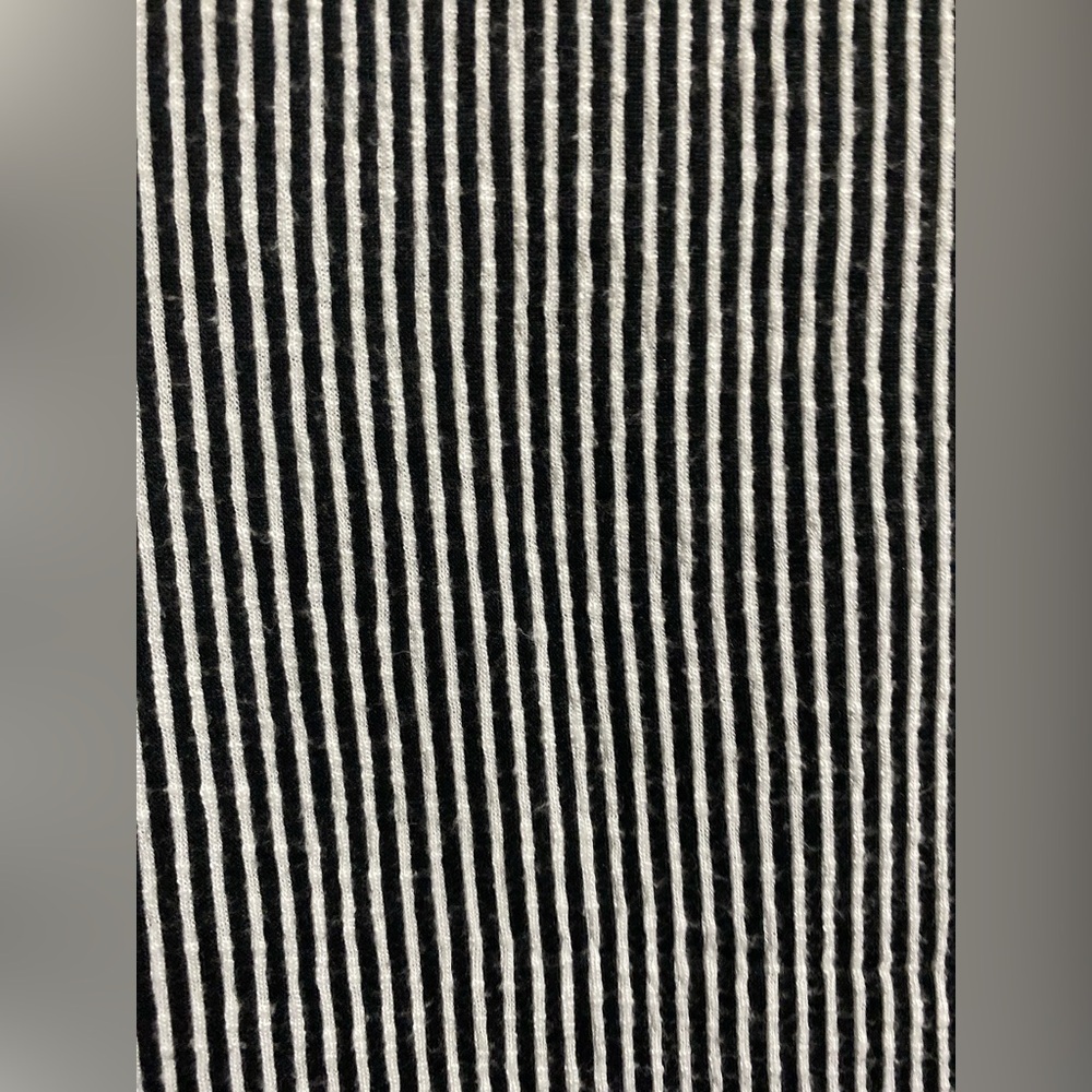 W5-WOMENS STRIPED BLACK AND WHITE TOP - Picture 9 of 13